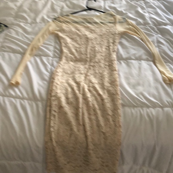 Long sleeved mini lace dress - Picture 2 of 2